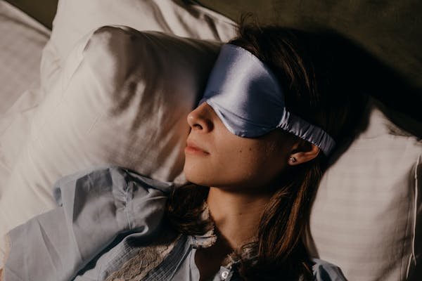 Masque de sommeil en pure soie : confort et élégance garantis